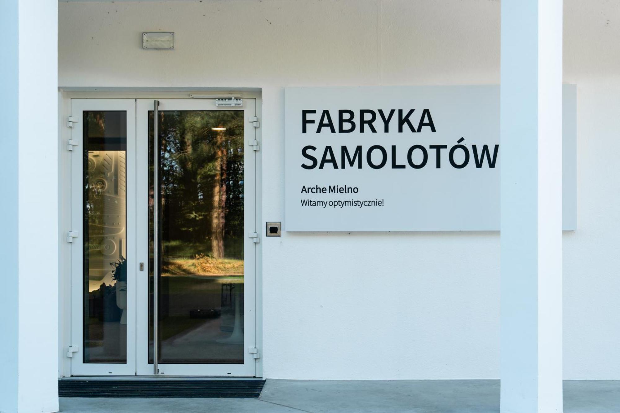 מיילנו Hotel Arche Fabryka Samolotow W Mielnie מראה חיצוני תמונה